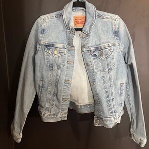 Levi’s denim jacket women’s medium